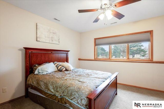 4860 Gleneagle Court, Lincoln, NE 68526