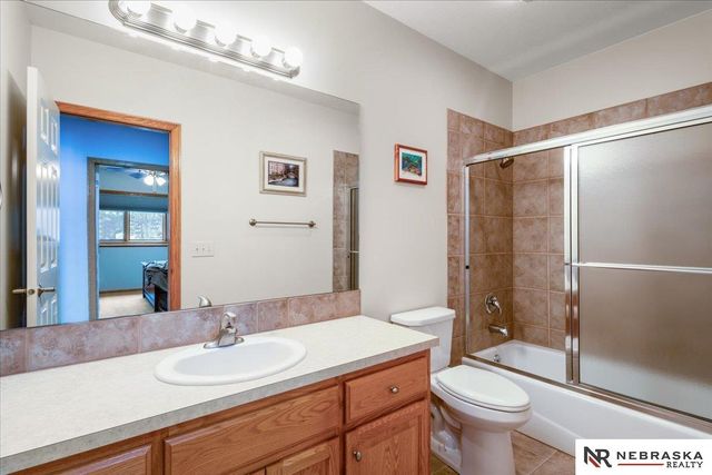 4860 Gleneagle Court, Lincoln, NE 68526
