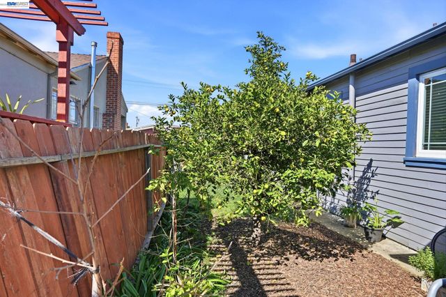 1954 87Th Ave, Oakland, CA 94621