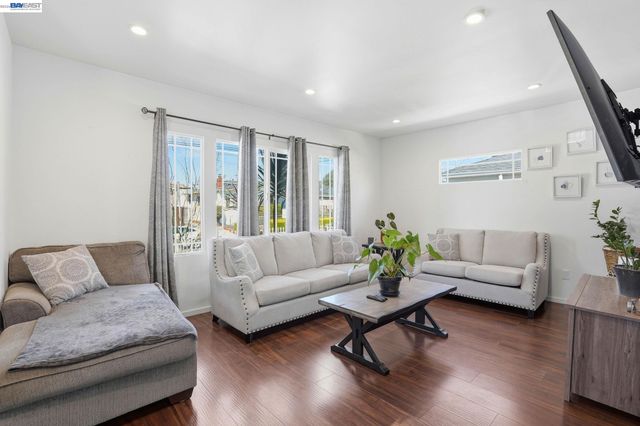 1954 87Th Ave, Oakland, CA 94621