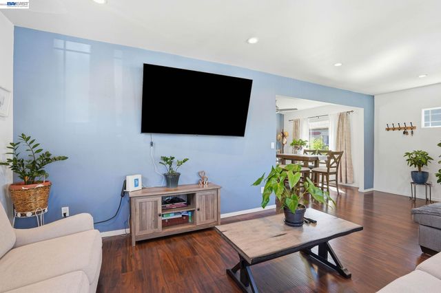 1954 87Th Ave, Oakland, CA 94621