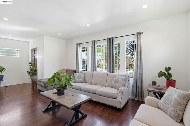 1954 87Th Ave, Oakland, CA 94621