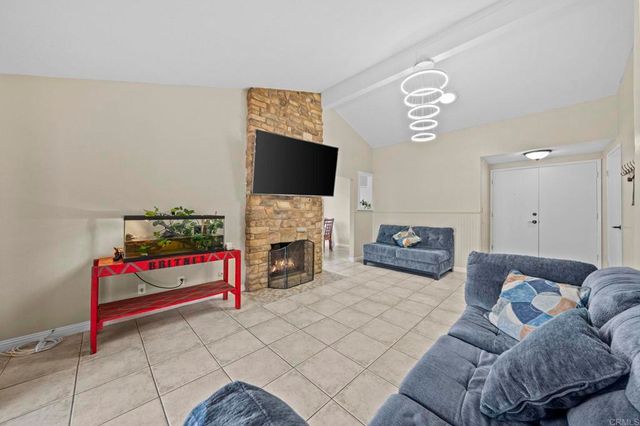 1110 Paula Way, Escondido, CA 92027