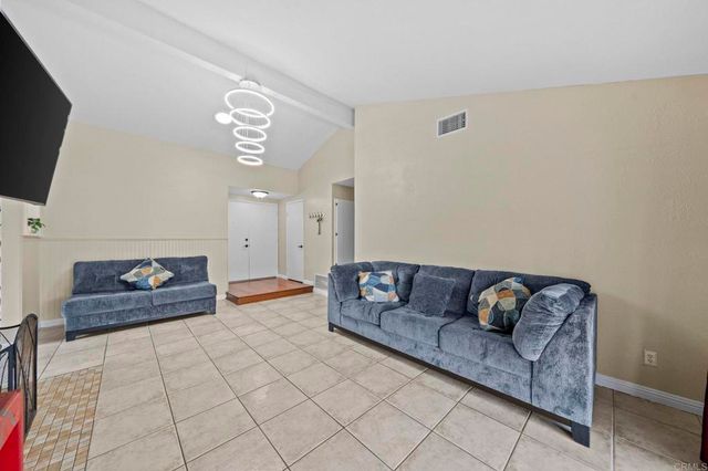 1110 Paula Way, Escondido, CA 92027