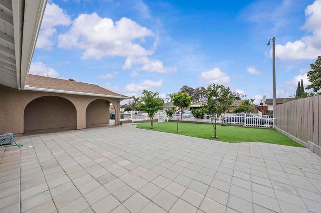 1110 Paula Way, Escondido, CA 92027