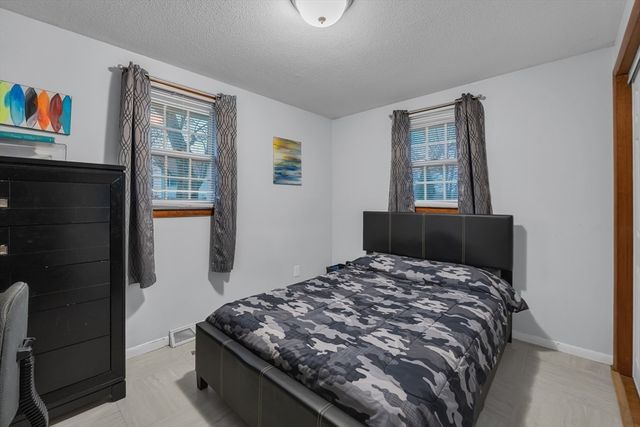 17 Middlesex Ave, Worcester, MA 01604