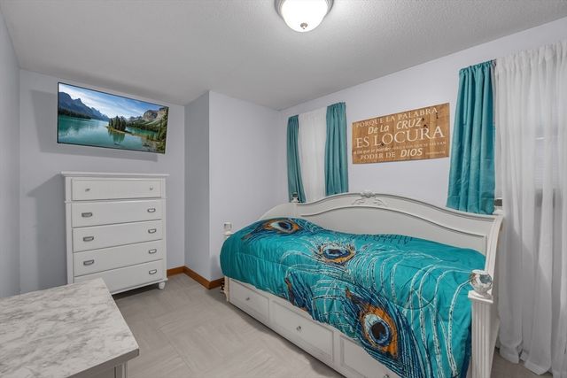 17 Middlesex Ave, Worcester, MA 01604