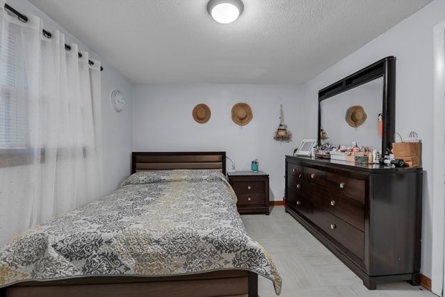 17 Middlesex Ave, Worcester, MA 01604