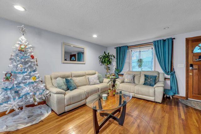 17 Middlesex Ave, Worcester, MA 01604