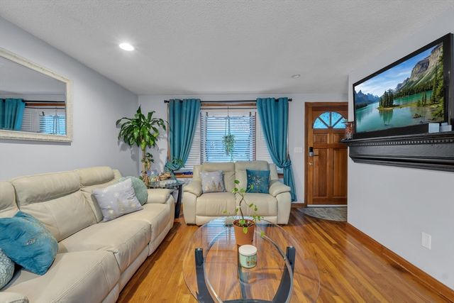 17 Middlesex Ave, Worcester, MA 01604