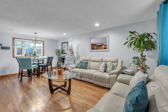 17 Middlesex Ave, Worcester, MA 01604