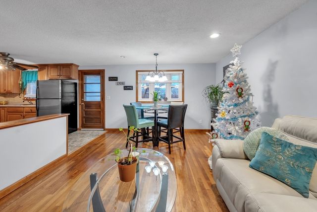 17 Middlesex Ave, Worcester, MA 01604