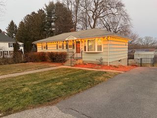 17 Middlesex Ave, Worcester, MA 01604