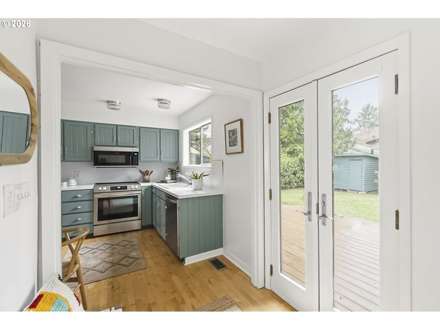 3715 Se LEXINGTON St, Portland, OR 97202