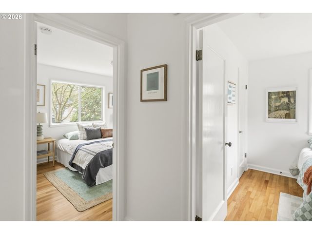 3715 Se LEXINGTON St, Portland, OR 97202