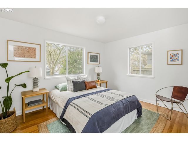 3715 Se LEXINGTON St, Portland, OR 97202