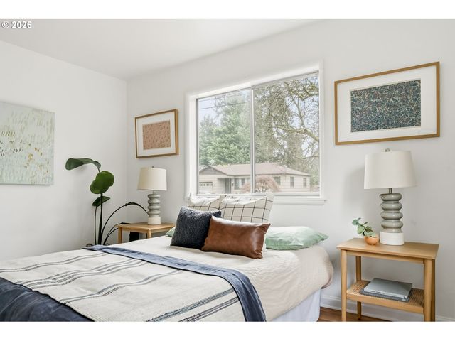 3715 Se LEXINGTON St, Portland, OR 97202