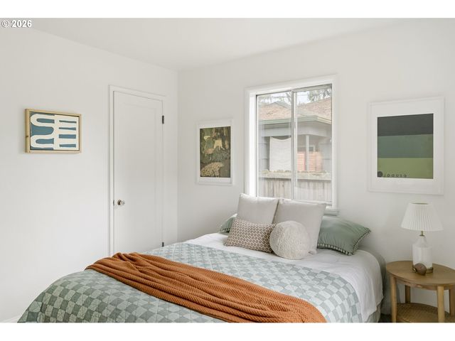 3715 Se LEXINGTON St, Portland, OR 97202