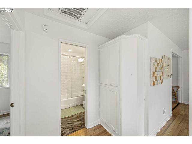 3715 Se LEXINGTON St, Portland, OR 97202