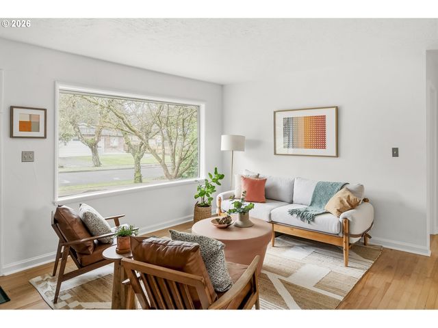 3715 Se LEXINGTON St, Portland, OR 97202