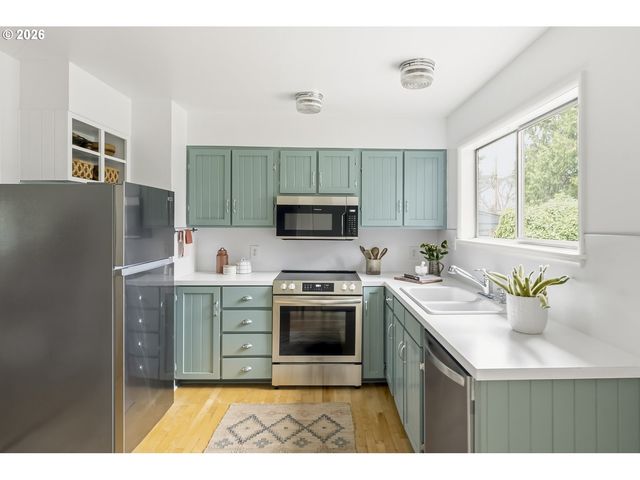 3715 Se LEXINGTON St, Portland, OR 97202