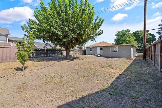 1419 S Crowe Street, Visalia, CA 93277