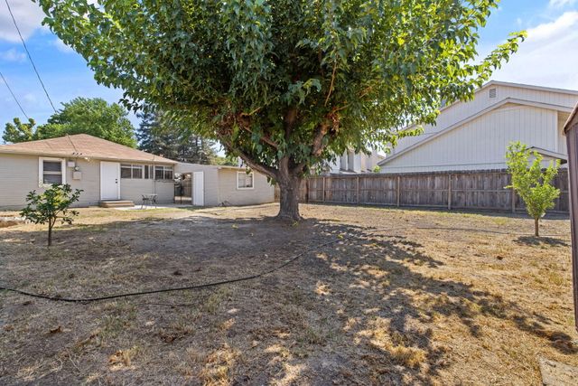 1419 S Crowe Street, Visalia, CA 93277