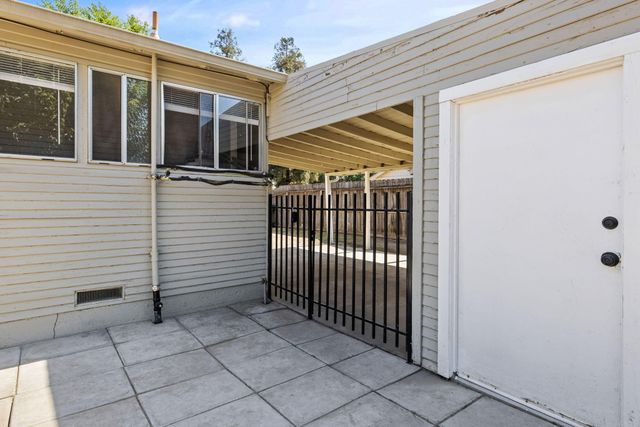 1419 S Crowe Street, Visalia, CA 93277