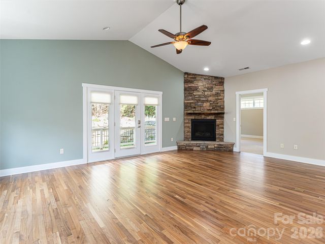 4 Nectar Way, Swannanoa, NC 28778