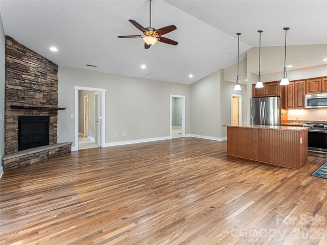 4 Nectar Way, Swannanoa, NC 28778