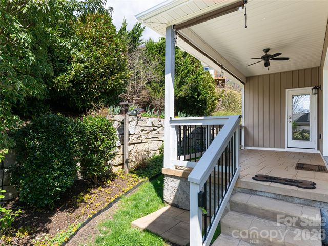 4 Nectar Way, Swannanoa, NC 28778