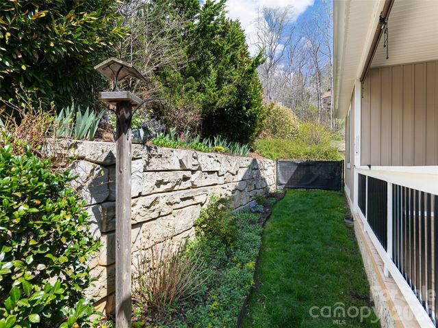4 Nectar Way, Swannanoa, NC 28778