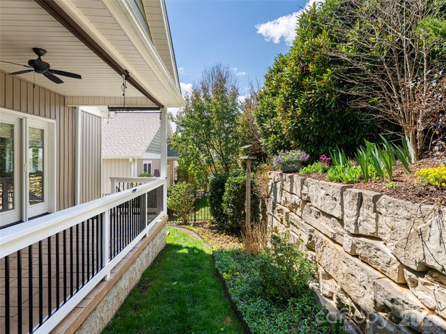 4 Nectar Way, Swannanoa, NC 28778