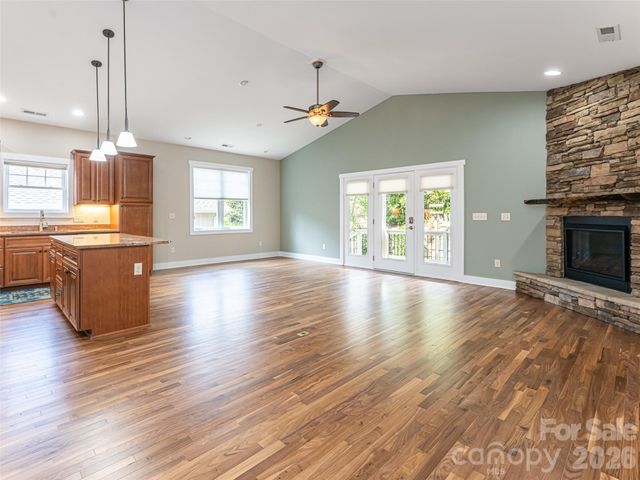 4 Nectar Way, Swannanoa, NC 28778
