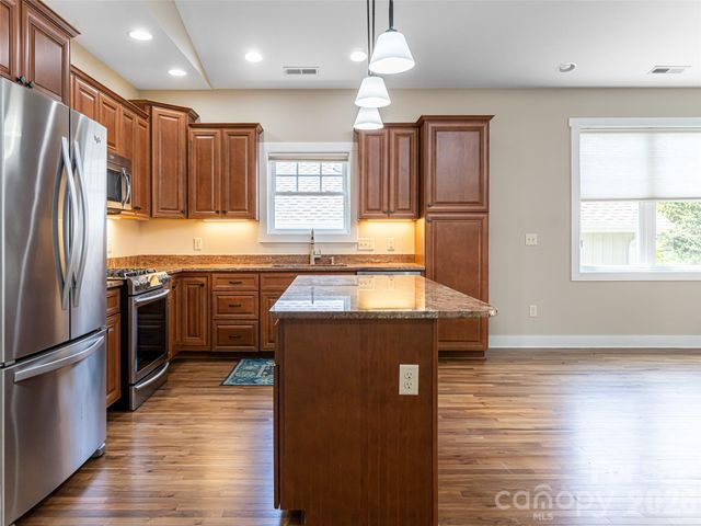 4 Nectar Way, Swannanoa, NC 28778
