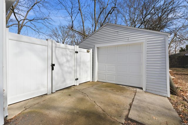 6411 Bristol Road, Fort Wayne, IN 46816