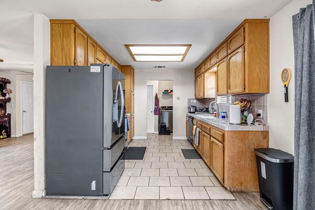 94 N Locan Avenue, Fresno, CA 93737