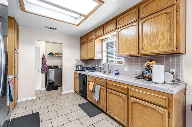 94 N Locan Avenue, Fresno, CA 93737