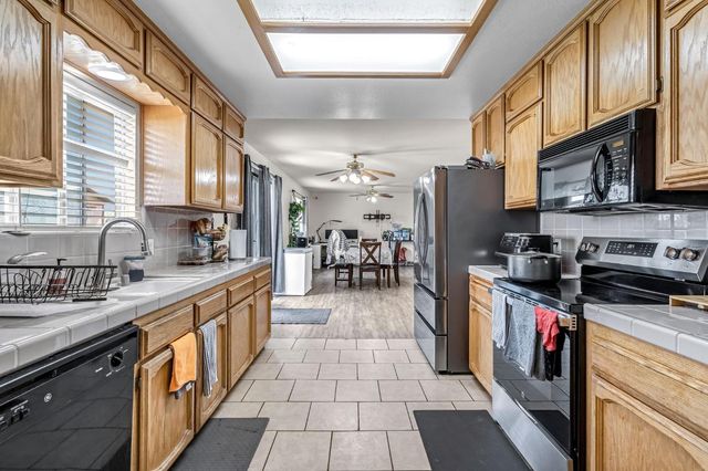 94 N Locan Avenue, Fresno, CA 93737