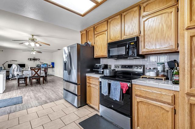 94 N Locan Avenue, Fresno, CA 93737