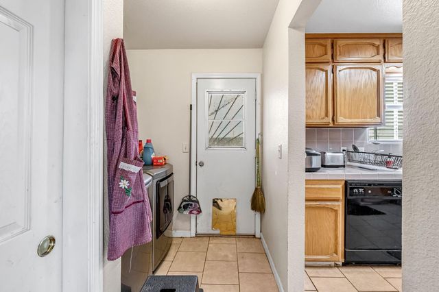 94 N Locan Avenue, Fresno, CA 93737