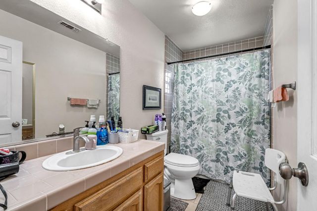 94 N Locan Avenue, Fresno, CA 93737