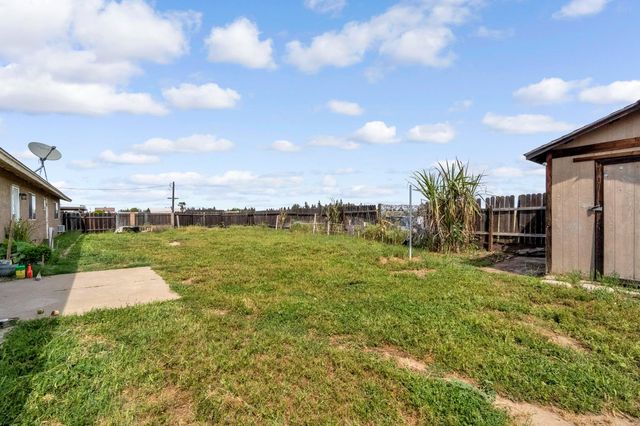 94 N Locan Avenue, Fresno, CA 93737