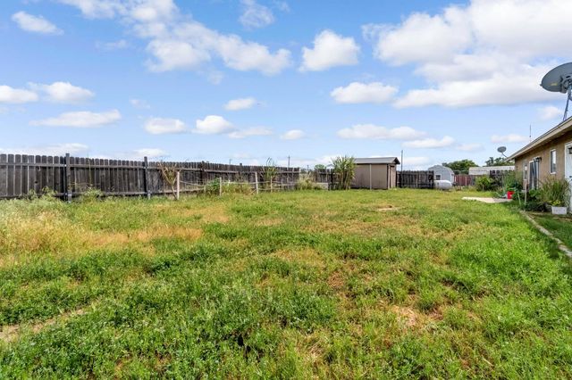 94 N Locan Avenue, Fresno, CA 93737