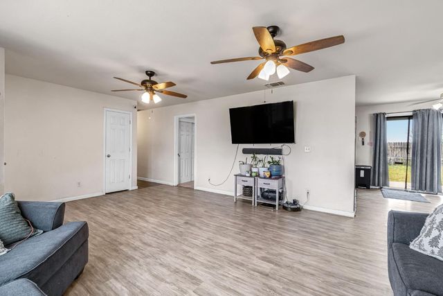 94 N Locan Avenue, Fresno, CA 93737