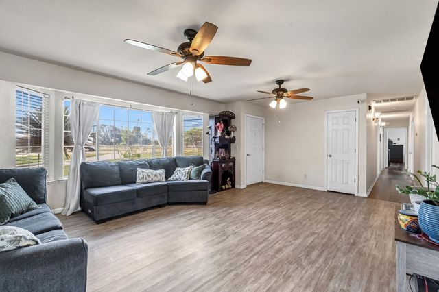 94 N Locan Avenue, Fresno, CA 93737