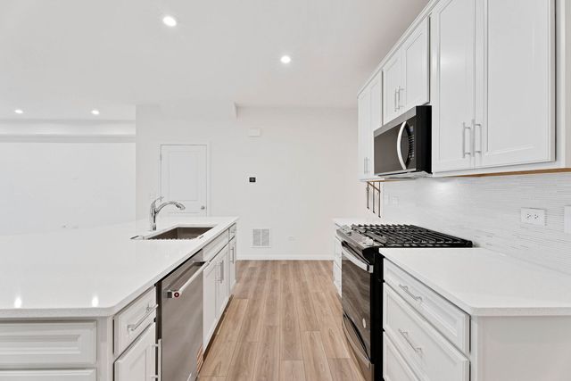 24434 W Alexis Lane 56400, Plainfield, IL 60585