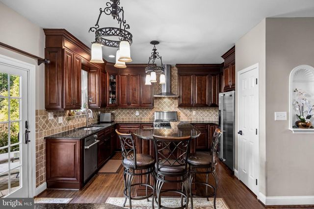4 EDGEWATER DR, Hainesport, NJ 08036