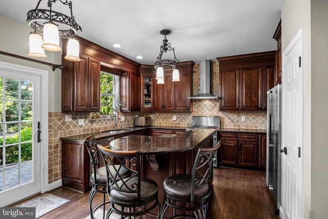 4 EDGEWATER DR, Hainesport, NJ 08036