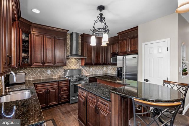 4 EDGEWATER DR, Hainesport, NJ 08036